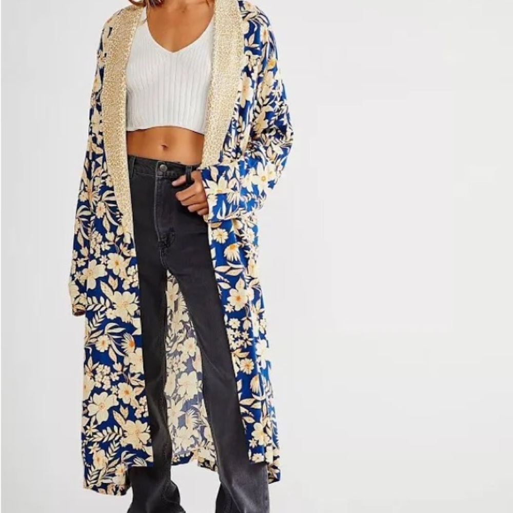NWT Free People Blue and Cream Floral Kimono Duster Size S - Picture 3 of 15